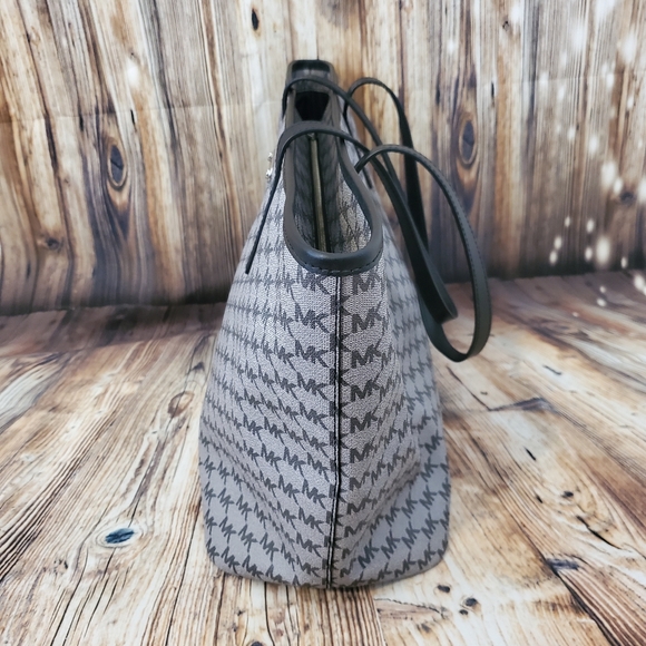 Michael Kors Emry Logo Signature - Picture 3 of 13